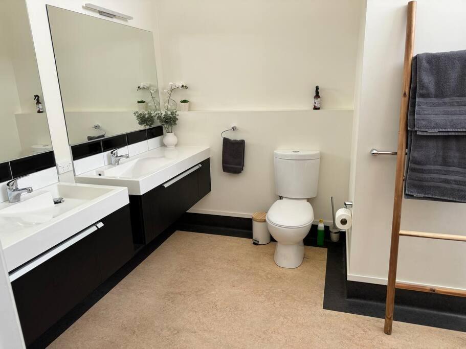 4 Large Bedroom Apartment In The City Hastings Exterior photo